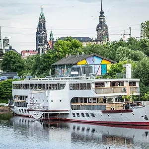 2* Botel Schiffsherberge Pöppelmann